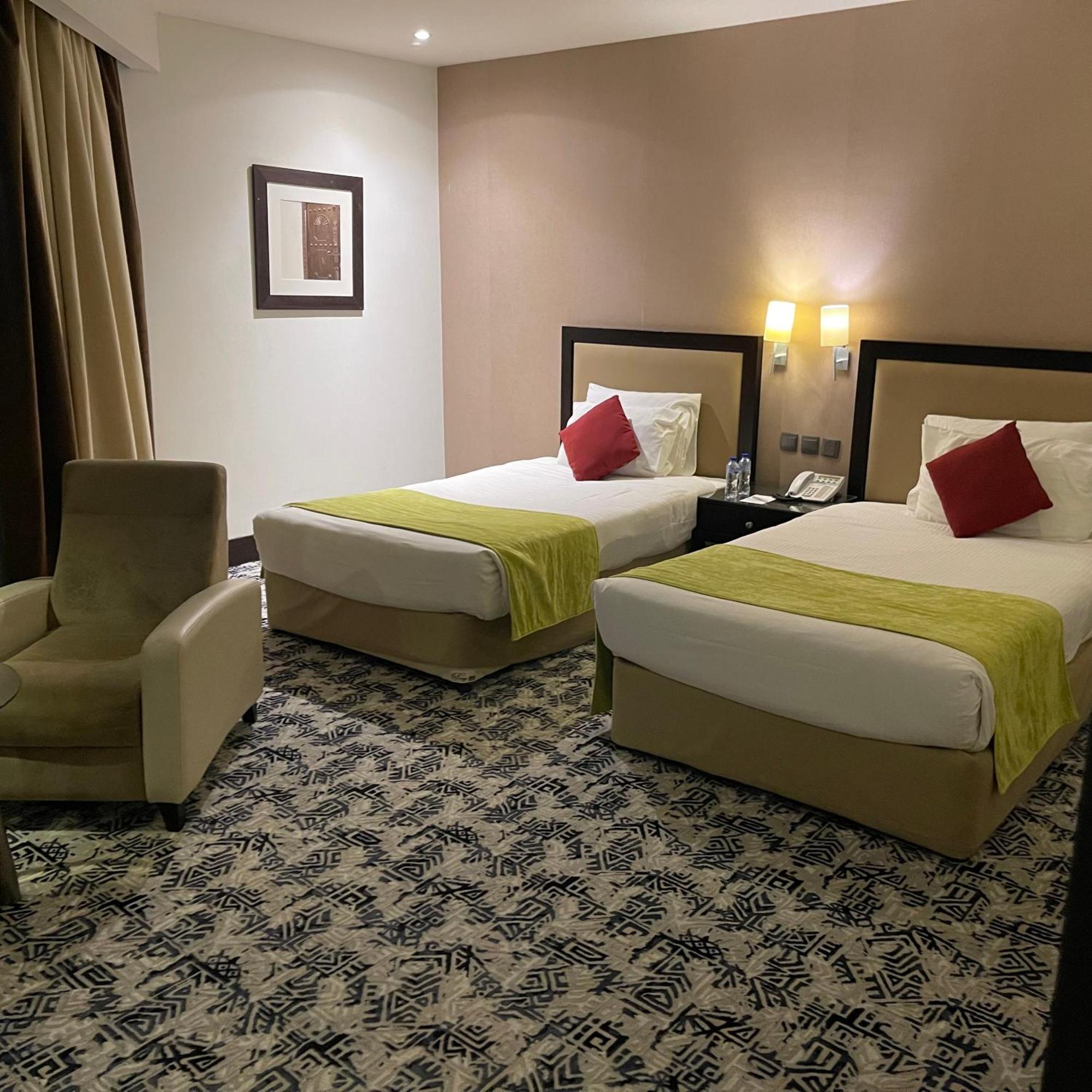 Golden Tulip Hail Екстер'єр фото