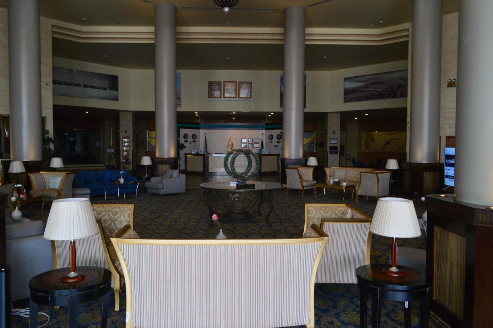 Golden Tulip Hail Екстер'єр фото