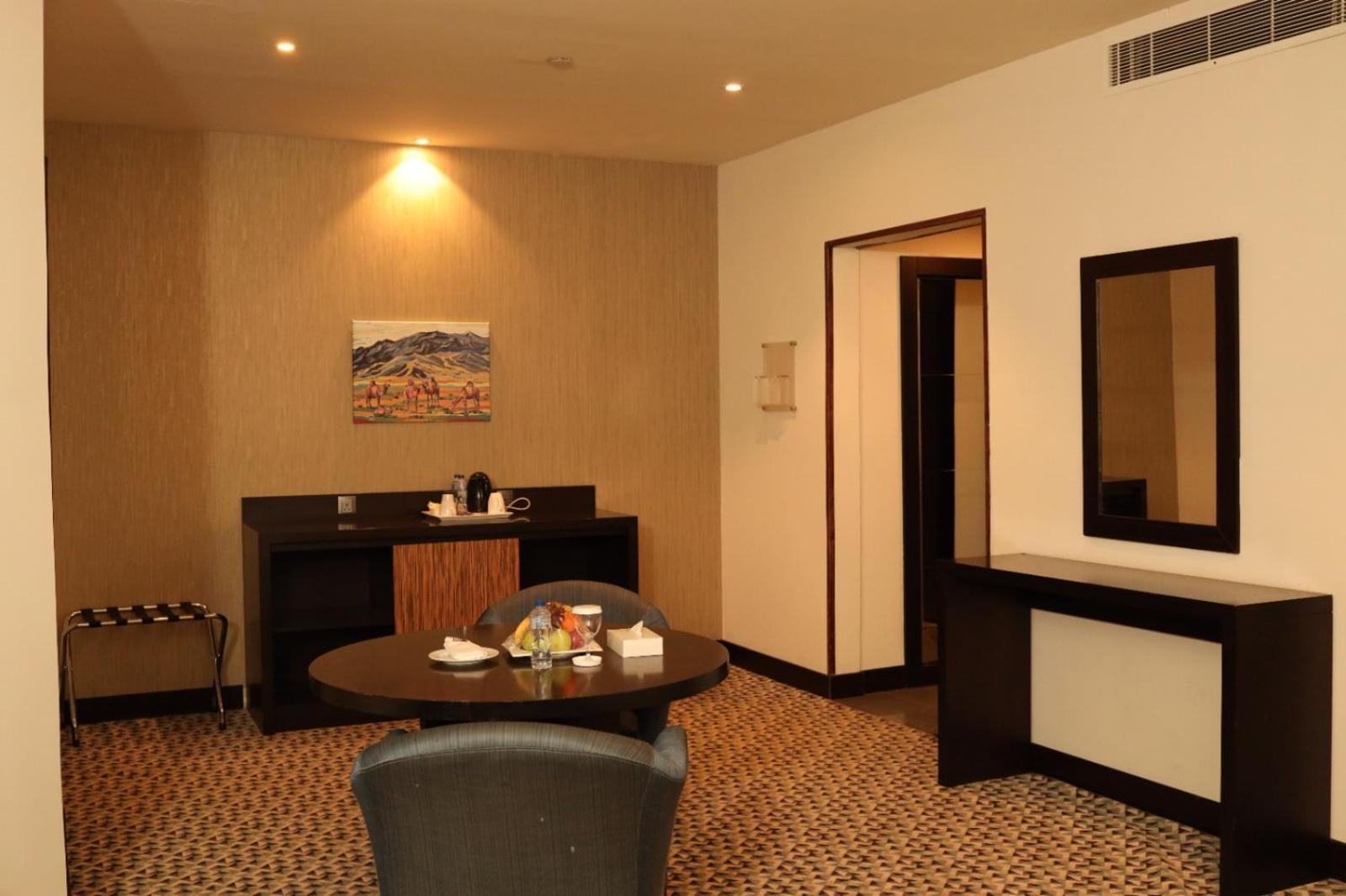 Golden Tulip Hail Екстер'єр фото