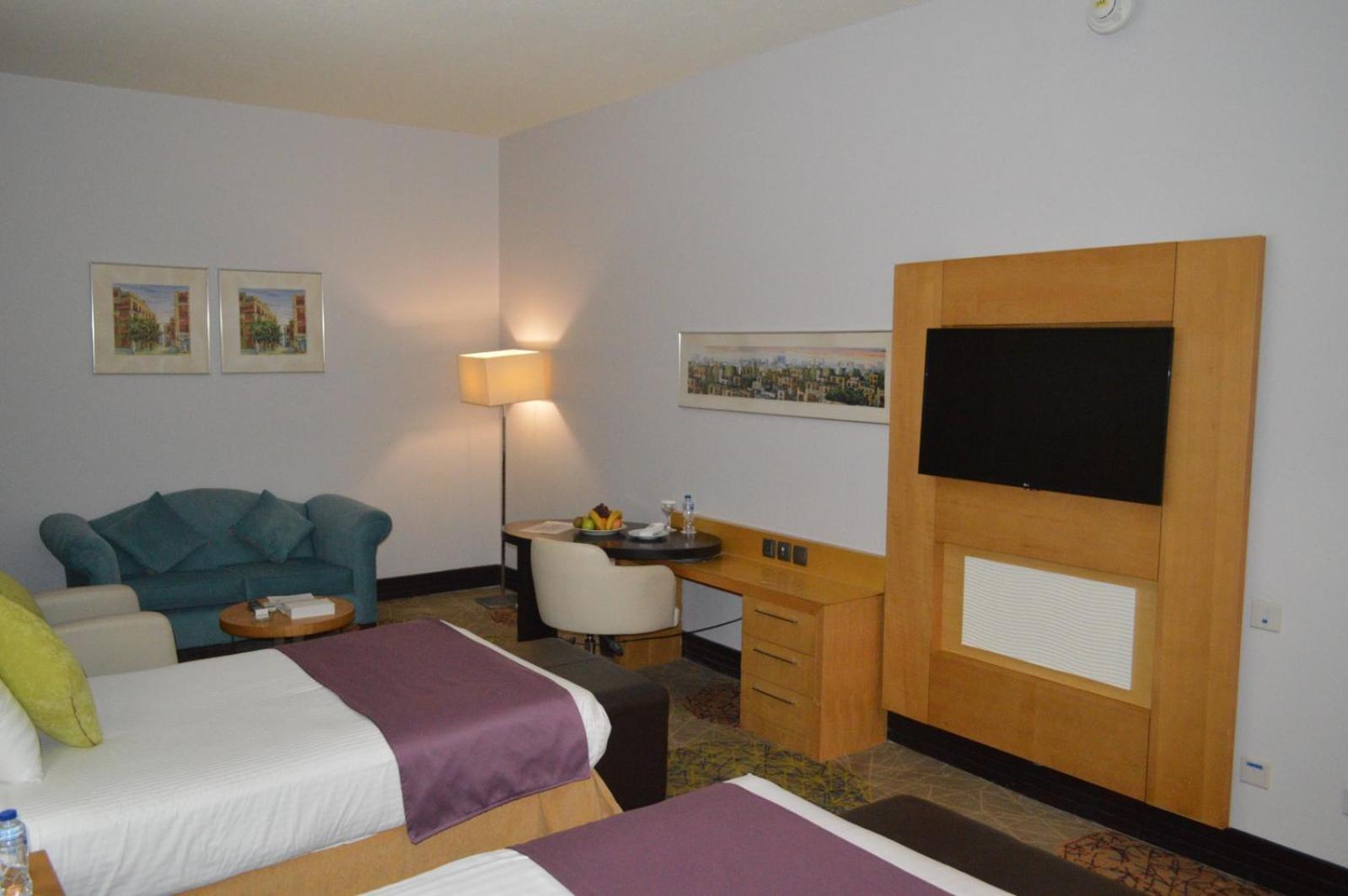 Golden Tulip Hail Екстер'єр фото