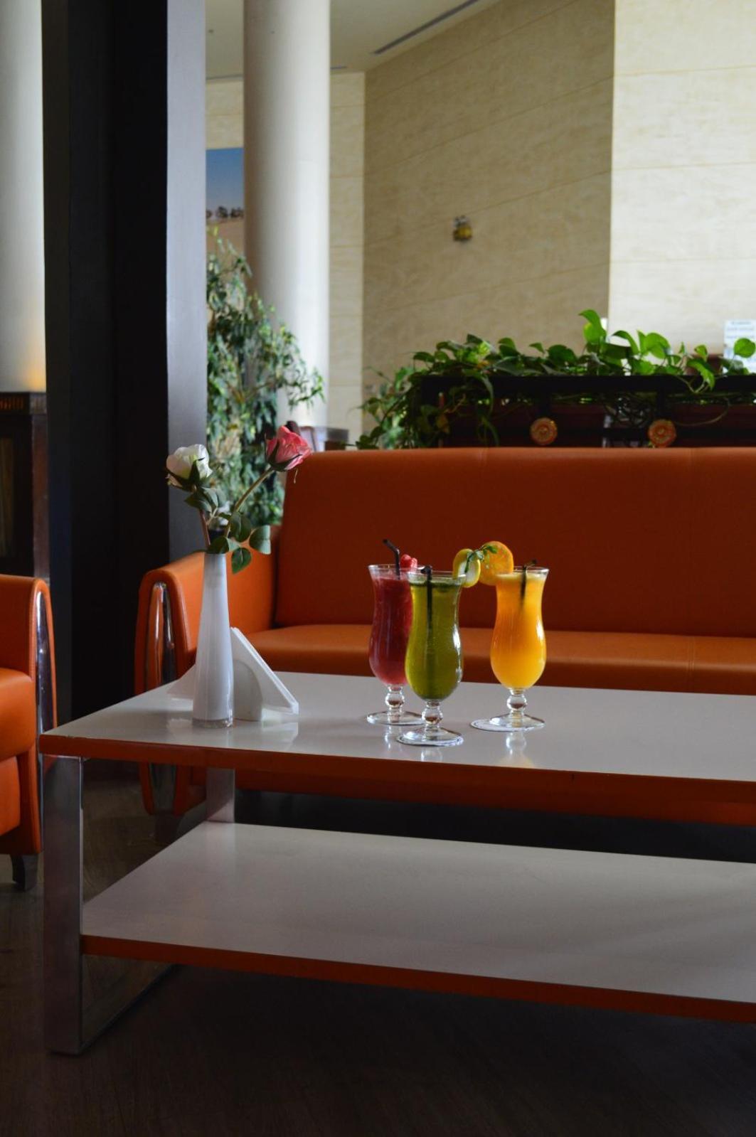 Golden Tulip Hail Екстер'єр фото