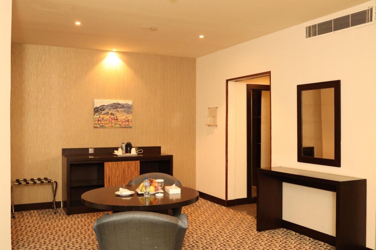 Golden Tulip Hail Екстер'єр фото