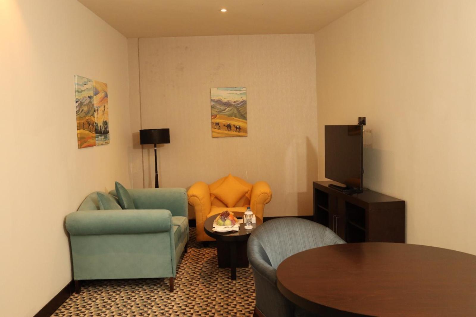 Golden Tulip Hail Екстер'єр фото