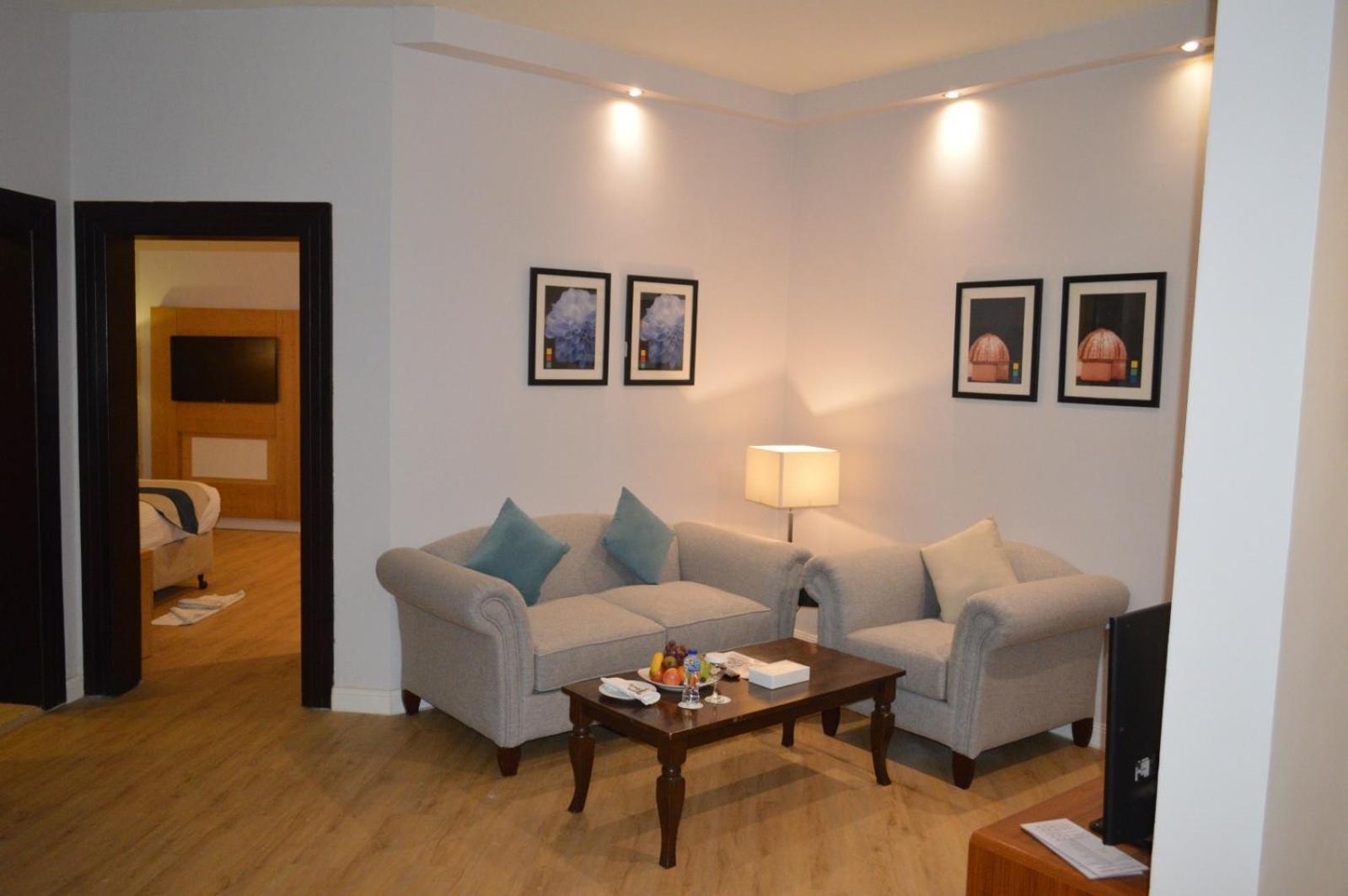 Golden Tulip Hail Екстер'єр фото