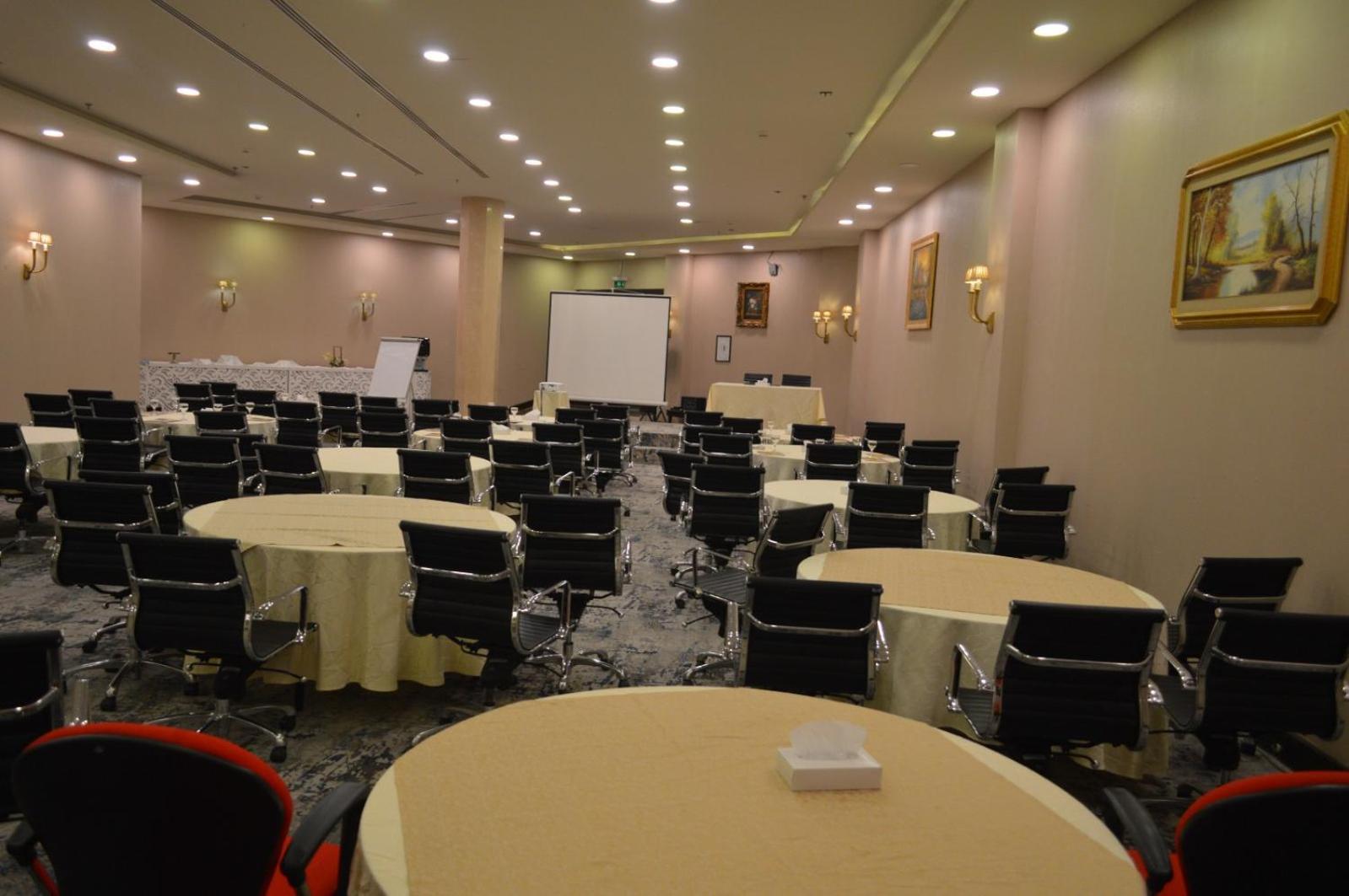 Golden Tulip Hail Екстер'єр фото