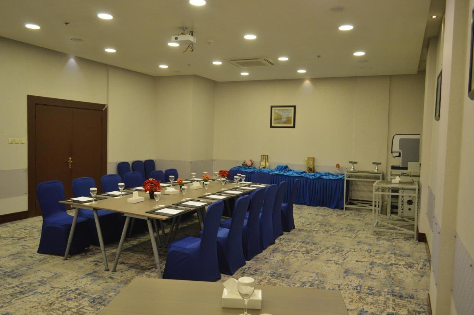Golden Tulip Hail Екстер'єр фото