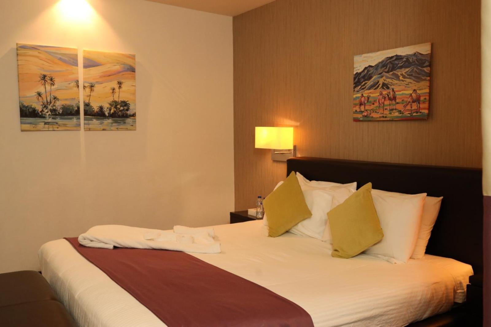 Golden Tulip Hail Екстер'єр фото