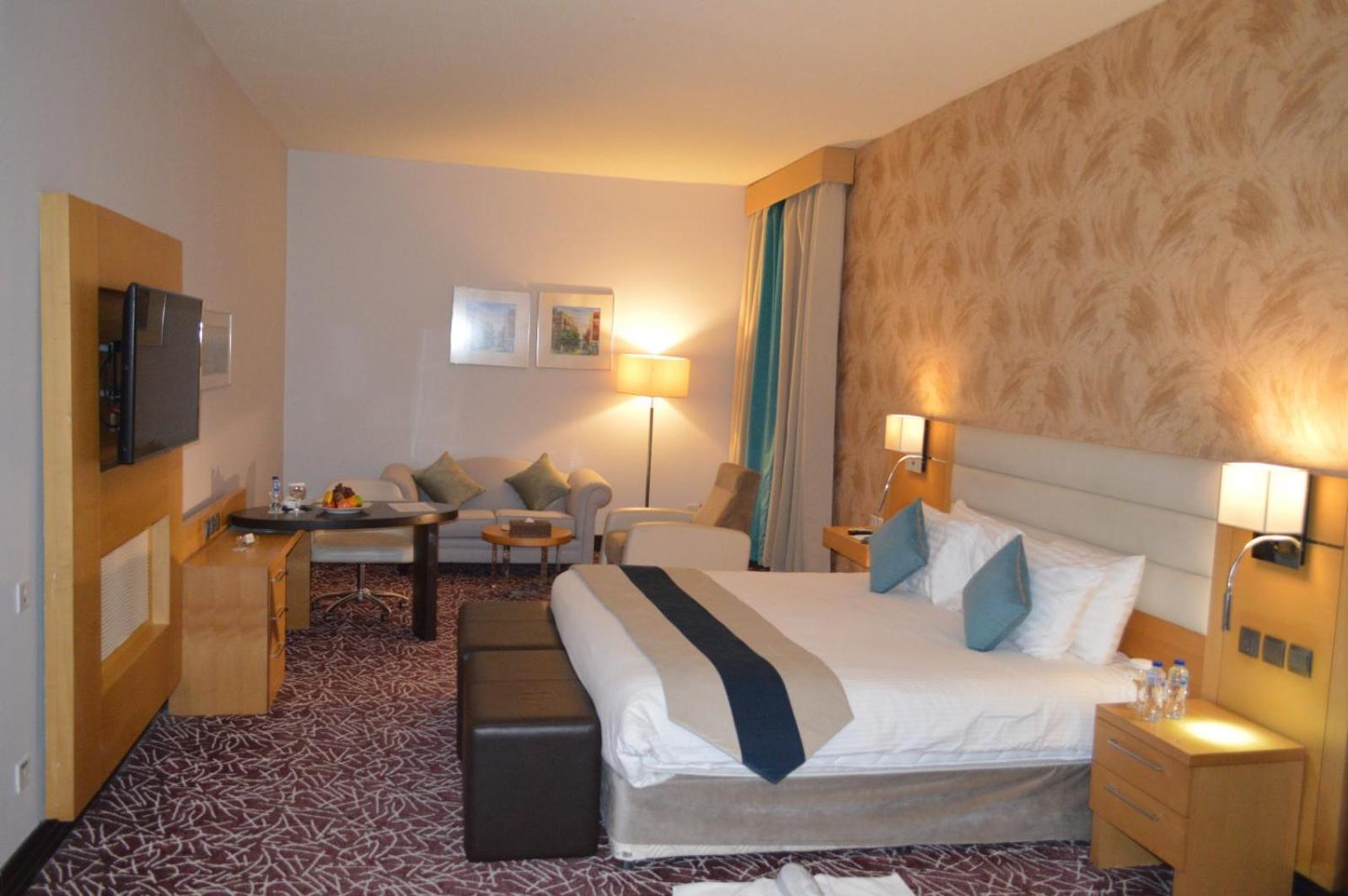 Golden Tulip Hail Екстер'єр фото