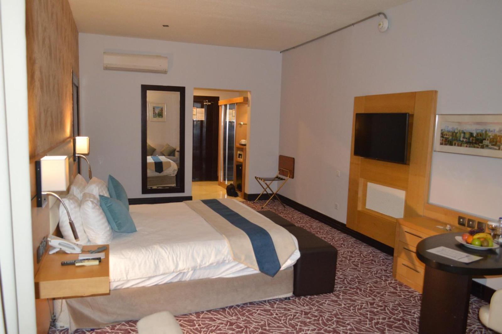 Golden Tulip Hail Екстер'єр фото