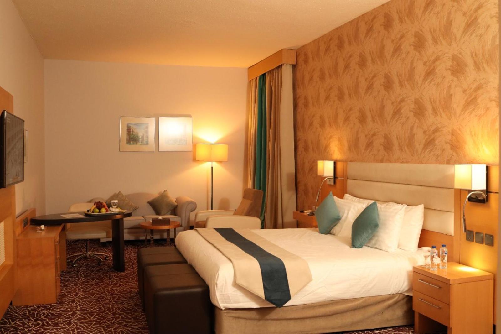 Golden Tulip Hail Екстер'єр фото
