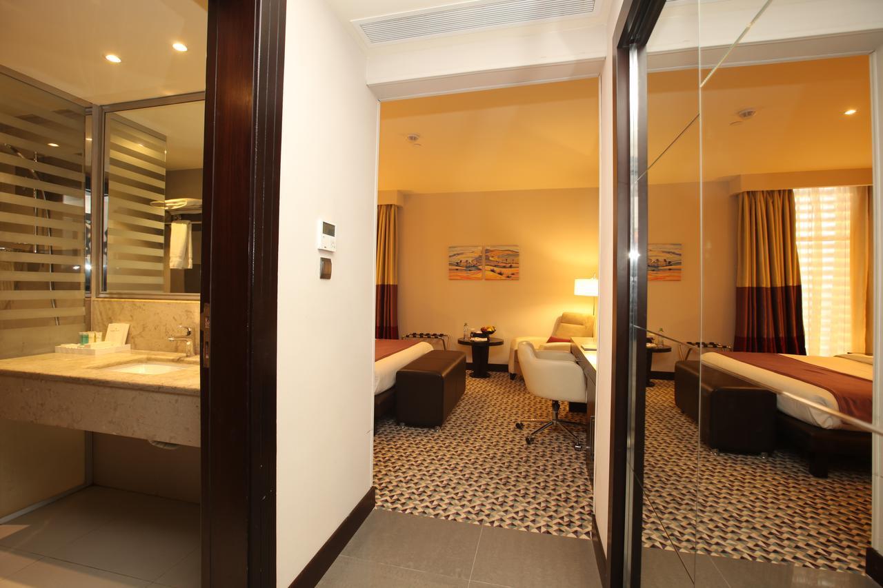 Golden Tulip Hail Екстер'єр фото