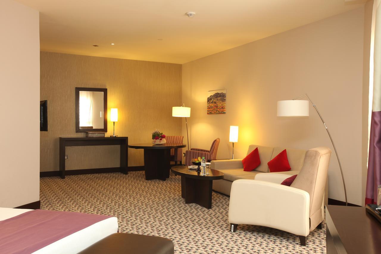 Golden Tulip Hail Екстер'єр фото